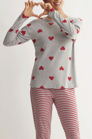 pijama-invierno-largo-mujer-dos-piezas-promise-gris-rojo-estampado-corazones-N17042